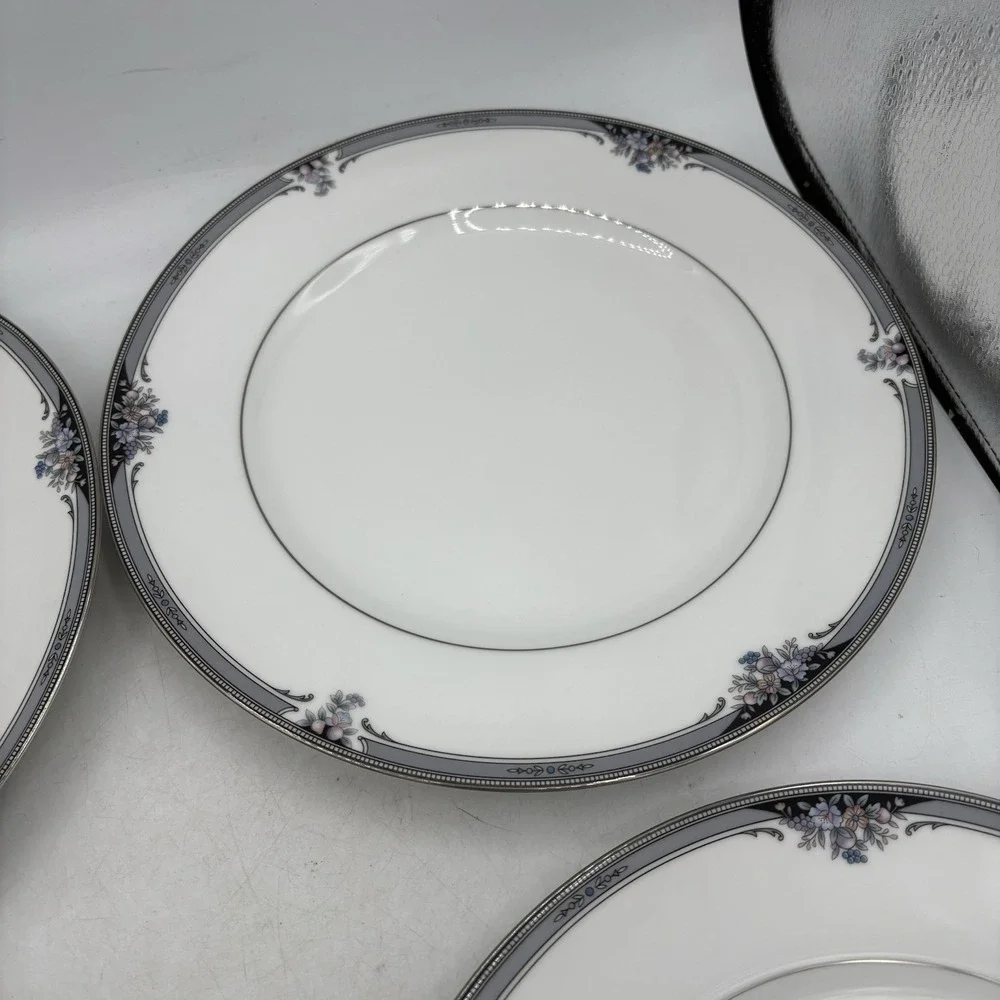 Noritake Dinner Plates Squirewood 4013 Dishes 10.5